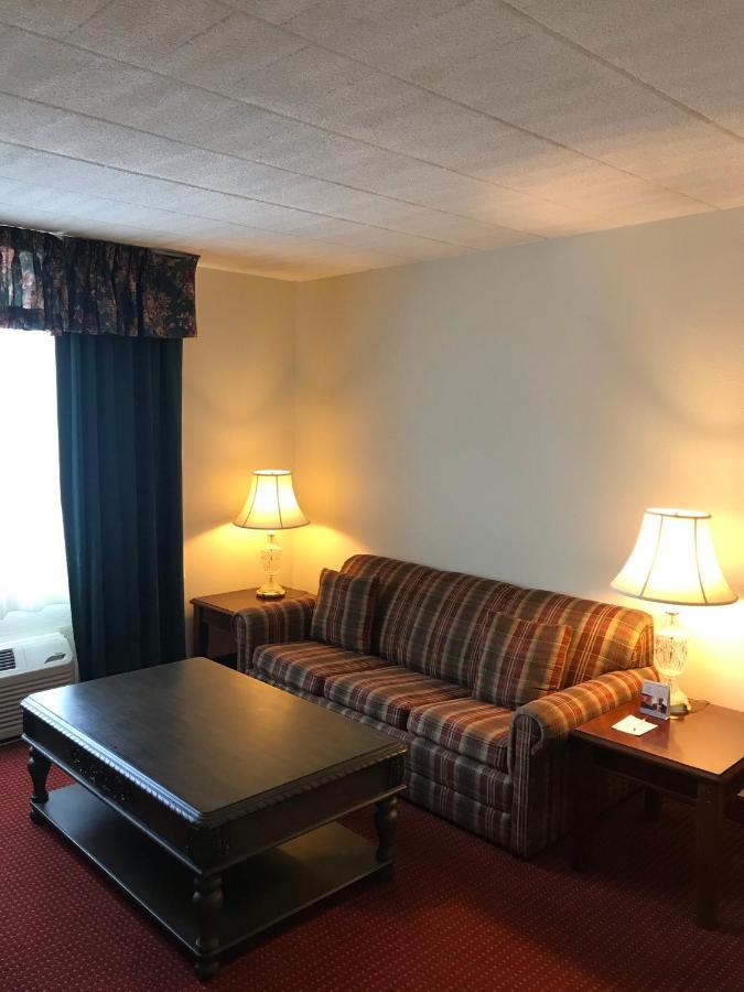 Ramada By Wyndham Ligonier Hotel Buitenkant foto