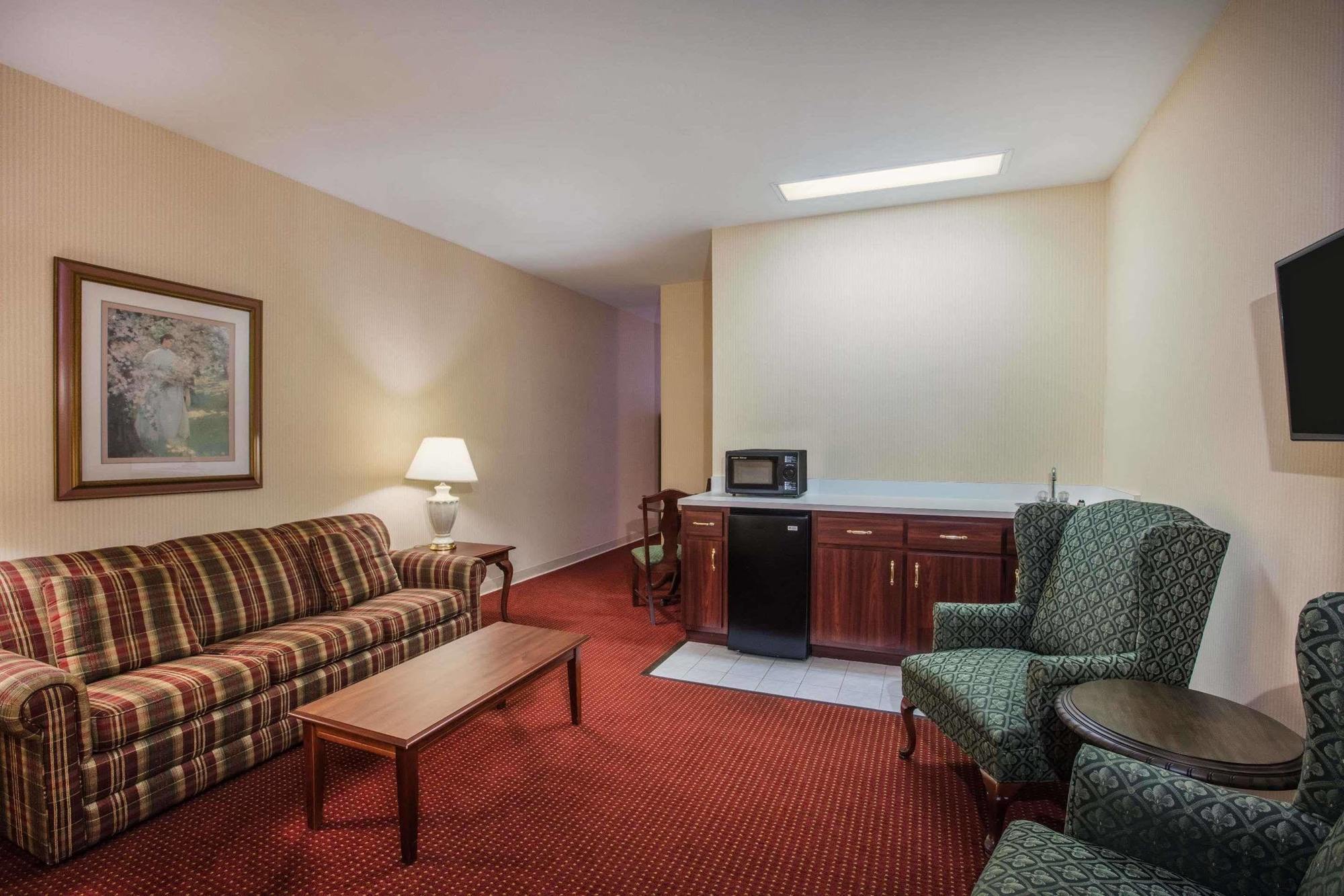 Ramada By Wyndham Ligonier Hotel Buitenkant foto
